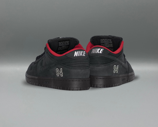 Nike SB Dunk Low x Supreme "Black"