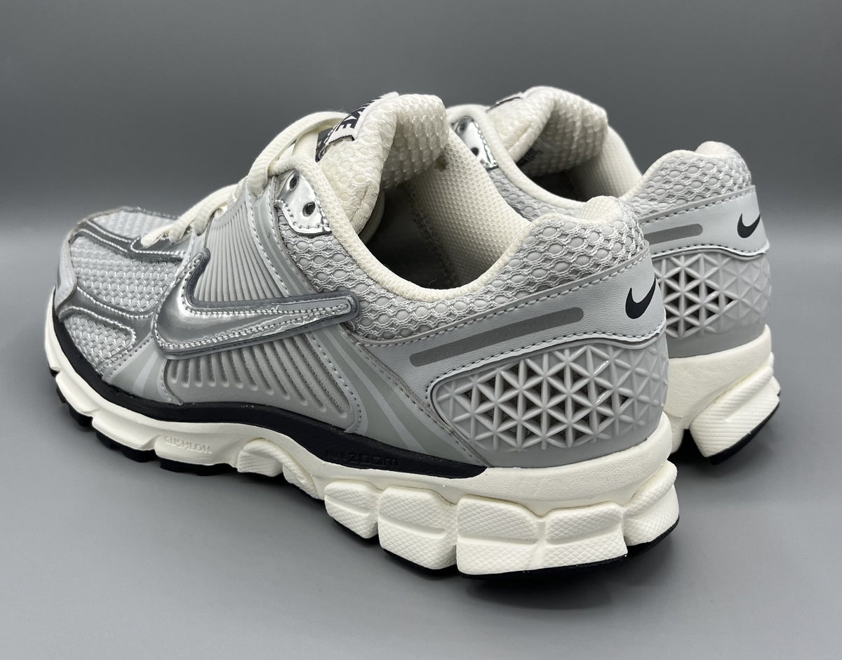 Nike Zoom Vomero 5 "Photon Dust Metallic Silver"