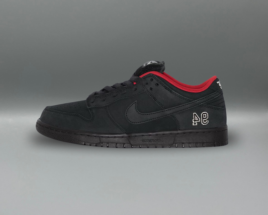 Nike SB Dunk Low x Supreme "Black"
