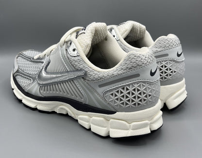 Nike Zoom Vomero 5 "Photon Dust Metallic Silver"